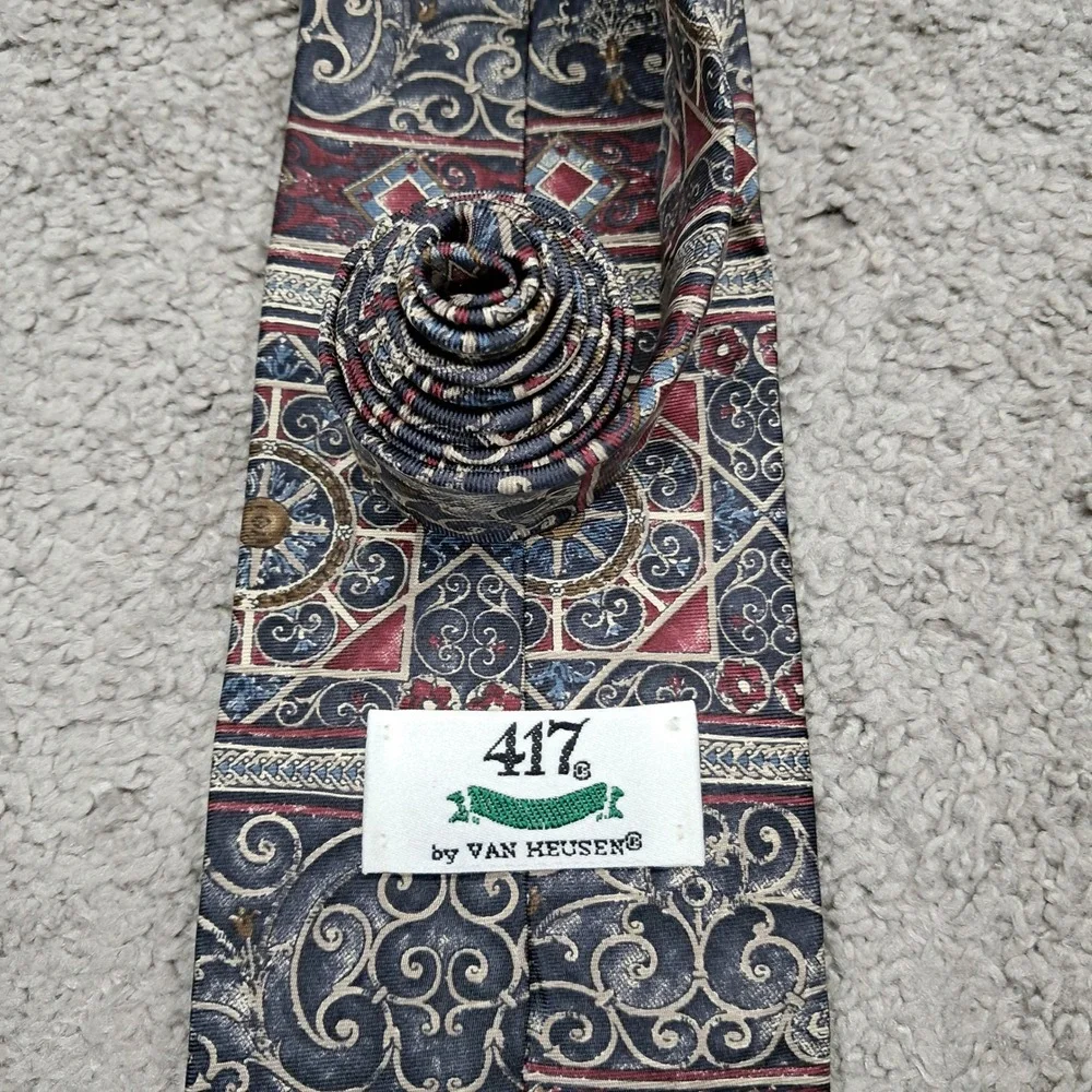 Van Heusen 417 Mens Silk Tie Navy Blue Burgundy Gold Geometric Scroll RN13388